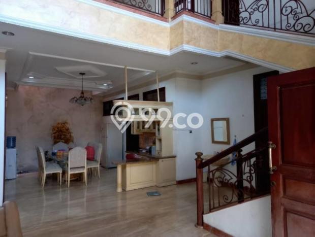 Siap Huni Rumah Mewah 6 Kamar di Genteng Dekat ke Mana Saja Siap Huni Rumah Mewah 6 Kamar di Genteng Dekat ke Mana Saja