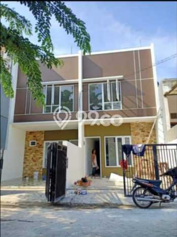 Rumah Mewah 3 KT 2 KM Akses Strategis di Cilincing, Jakarta Utara Rumah Mewah 3 KT 2 KM Akses Strategis di Cilincing, Jakarta Utara