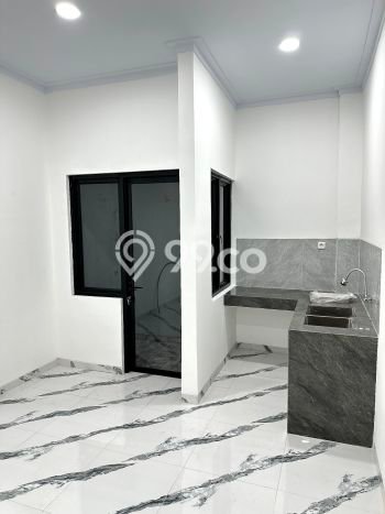 SIAP HUNI! Rumah Strategis di Tanjung Duren Utara, Luas 56m² Bangunan 165m² SIAP HUNI! Rumah Strategis di Tanjung Duren Utara, Luas 56m² Bangunan 165m²