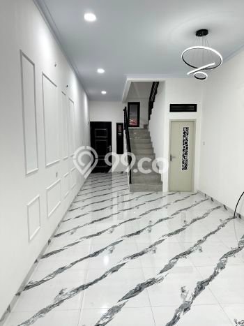 SIAP HUNI! Rumah Strategis di Tanjung Duren Utara, Luas 56m² Bangunan 165m² SIAP HUNI! Rumah Strategis di Tanjung Duren Utara, Luas 56m² Bangunan 165m²