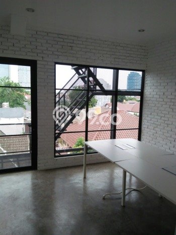 Ruko Dijual di Prime Area Jakarta Selatan Luas 240m2 Ruko Dijual di Prime Area Jakarta Selatan Luas 240m2