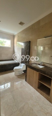 Disewakan Rumah Murah di Pondok Indah Jakarta Selatan dengan 5 KT Disewakan Rumah Murah di Pondok Indah Jakarta Selatan dengan 5 KT