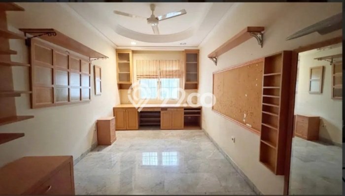 Rumah Elit Modern Tanpa Renovasi di Kampung Utan Tangerang Rumah Elit Modern Tanpa Renovasi di Kampung Utan Tangerang