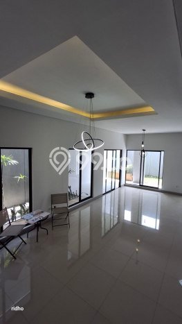 Ready to Use! Luxury House LT 182m2 Desain Modern di Setiabudi Ready to Use! Luxury House LT 182m2 Desain Modern di Setiabudi