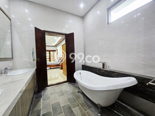 Hunian Bagus Disewakan di Sanur, Denpasar LT 400m2, LB 365m2 Hunian Bagus Disewakan di Sanur, Denpasar LT 400m2, LB 365m2