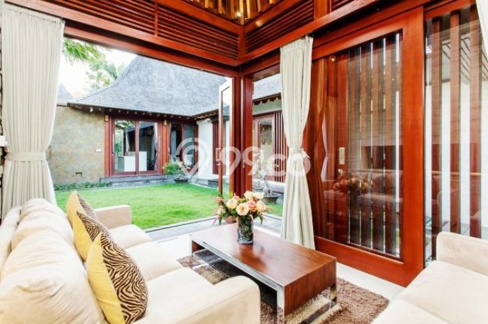 For Sale! Luxury House LT 520m2 Desain Elegan di Renon For Sale! Luxury House LT 520m2 Desain Elegan di Renon