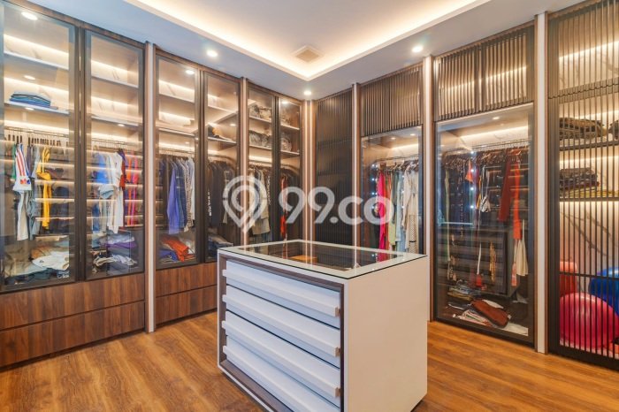 Rumah Elit LB 1060m2 Siap Pakai Desain Elegan di Umalas, Badung Rumah Elit LB 1060m2 Siap Pakai Desain Elegan di Umalas, Badung