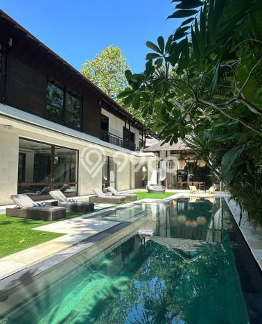Dijual Rumah Luas Megah Dengan View Cantik di Seminyak, Badung Dijual Rumah Luas Megah Dengan View Cantik di Seminyak, Badung