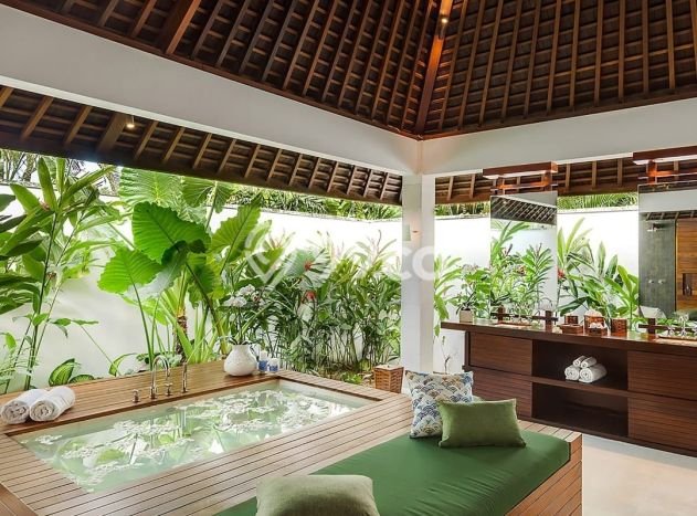 Ready to Use! Luxury House LT 5586m2 Desain Elegan di canggu Ready to Use! Luxury House LT 5586m2 Desain Elegan di canggu