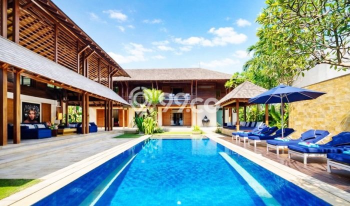Jual Rumah Luas Elegan Dengan View Cantik di Seminyak, Badung Jual Rumah Luas Elegan Dengan View Cantik di Seminyak, Badung