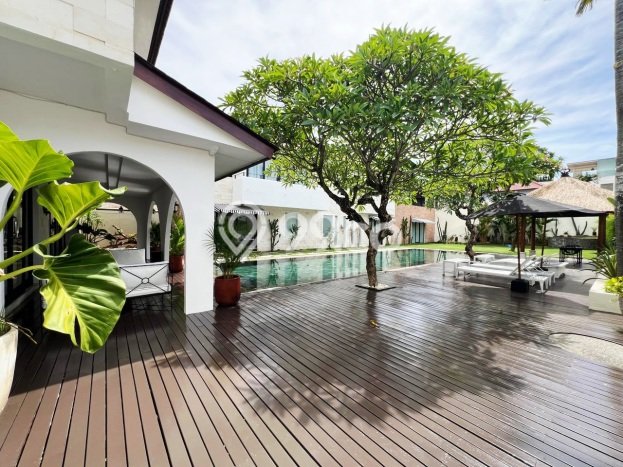 Rumah Mewah LB 940m2 Siap Huni Desain Elegan di Seminyak, Badung Rumah Mewah LB 940m2 Siap Huni Desain Elegan di Seminyak, Badung