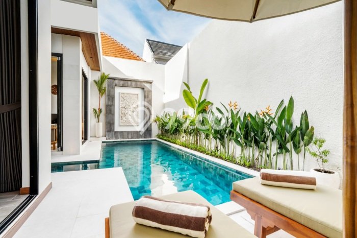 Rumah Mewah LB 190m2 Siap Huni Desain Elegan di Kerobokan, Badung Rumah Mewah LB 190m2 Siap Huni Desain Elegan di Kerobokan, Badung