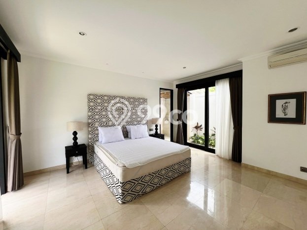 Rumah Mewah LB 940m2 Siap Huni Desain Elegan di Seminyak, Badung Rumah Mewah LB 940m2 Siap Huni Desain Elegan di Seminyak, Badung