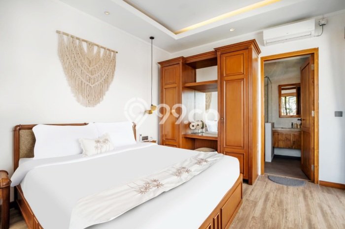 Rumah Mewah LB 190m2 Siap Huni Desain Elegan di Kerobokan, Badung Rumah Mewah LB 190m2 Siap Huni Desain Elegan di Kerobokan, Badung