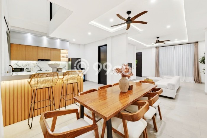 Rumah Elit LB 360m2 Siap Pakai Desain Elegan di Kerobokan, Badung Rumah Elit LB 360m2 Siap Pakai Desain Elegan di Kerobokan, Badung
