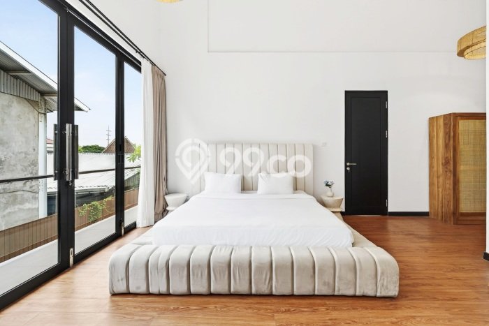 Rumah Elit LB 360m2 Siap Pakai Desain Elegan di Kerobokan, Badung Rumah Elit LB 360m2 Siap Pakai Desain Elegan di Kerobokan, Badung