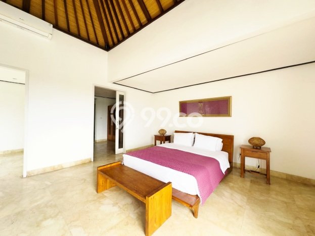Hunian Elit LB 420m2 Siap Pakai Desain Elegan di Canggu, Badung Hunian Elit LB 420m2 Siap Pakai Desain Elegan di Canggu, Badung