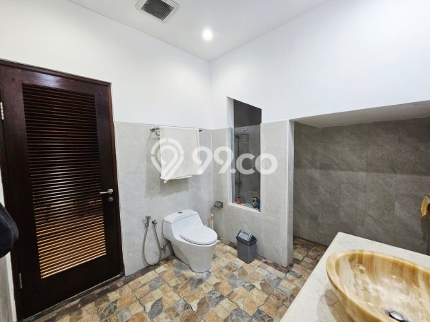 Hunian Bagus Disewakan di Sanur, Denpasar LT 400m2, LB 365m2 Hunian Bagus Disewakan di Sanur, Denpasar LT 400m2, LB 365m2