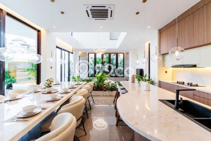 Dijual Rumah Mewah Megah Dengan View Cantik di Seminyak, Badung Dijual Rumah Mewah Megah Dengan View Cantik di Seminyak, Badung