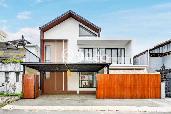 Rumah Elit LB 360m2 Siap Pakai Desain Elegan di Kerobokan, Badung Rumah Elit LB 360m2 Siap Pakai Desain Elegan di Kerobokan, Badung
