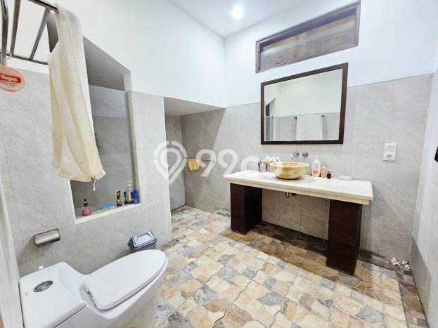 Hunian Bagus Disewakan di Sanur, Denpasar LT 400m2, LB 365m2 Hunian Bagus Disewakan di Sanur, Denpasar LT 400m2, LB 365m2