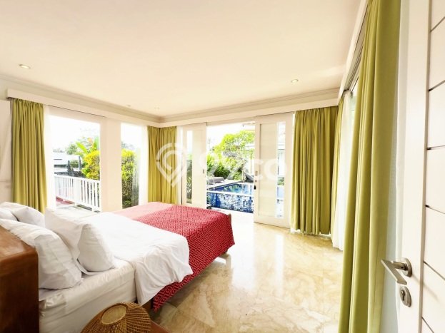 Hunian Elit LB 420m2 Siap Pakai Desain Elegan di Canggu, Badung Hunian Elit LB 420m2 Siap Pakai Desain Elegan di Canggu, Badung
