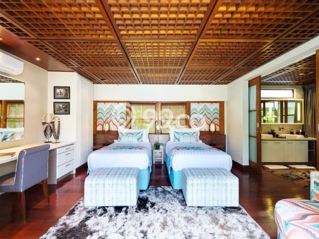 Jual Rumah Luas Elegan Dengan View Cantik di Seminyak, Badung Jual Rumah Luas Elegan Dengan View Cantik di Seminyak, Badung