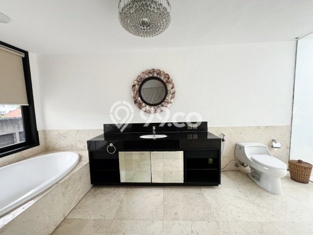 Rumah Mewah LB 940m2 Siap Huni Desain Elegan di Seminyak, Badung Rumah Mewah LB 940m2 Siap Huni Desain Elegan di Seminyak, Badung