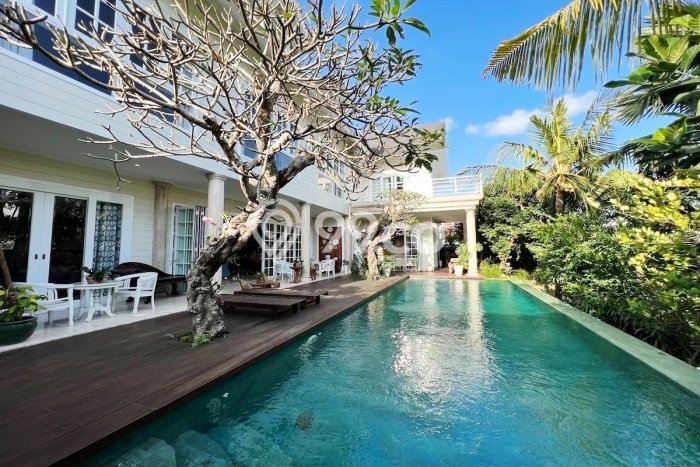 Jual Rumah Mewah Megah Dengan View Cantik di Umalas, Badung Jual Rumah Mewah Megah Dengan View Cantik di Umalas, Badung