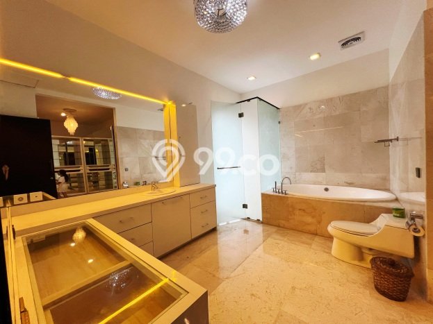 Rumah Mewah LB 940m2 Siap Huni Desain Elegan di Seminyak, Badung Rumah Mewah LB 940m2 Siap Huni Desain Elegan di Seminyak, Badung