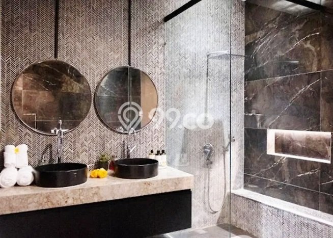Rumah Mewah LB 385m2 Siap Pakai Desain Elegan di Seminyak, Badung Rumah Mewah LB 385m2 Siap Pakai Desain Elegan di Seminyak, Badung