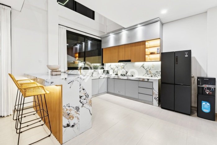 Rumah Elit LB 360m2 Siap Pakai Desain Elegan di Kerobokan, Badung Rumah Elit LB 360m2 Siap Pakai Desain Elegan di Kerobokan, Badung
