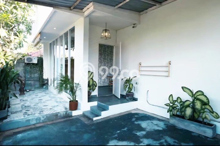 Jual Rumah Luas Elegan Dengan View Cantik di Seminyak, Badung Jual Rumah Luas Elegan Dengan View Cantik di Seminyak, Badung