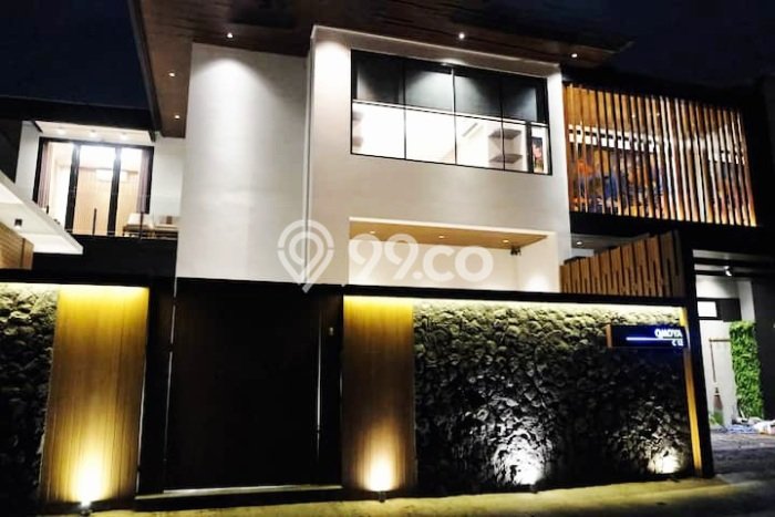 Rumah Mewah LB 385m2 Siap Pakai Desain Elegan di Seminyak, Badung Rumah Mewah LB 385m2 Siap Pakai Desain Elegan di Seminyak, Badung