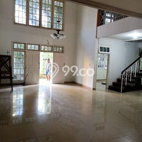 Rumah di Tebet, Dekat Stasiun, 5 KT, Luas 200m² LB 250m² Rumah di Tebet, Dekat Stasiun, 5 KT, Luas 200m² LB 250m²
