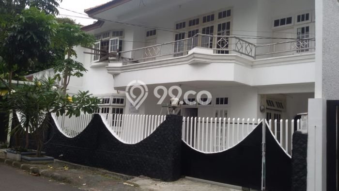 Rumah di Tebet, Dekat Stasiun, 5 KT, Luas 200m² LB 250m² Rumah di Tebet, Dekat Stasiun, 5 KT, Luas 200m² LB 250m²
