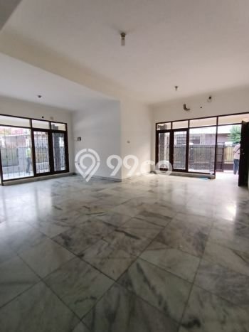 Rumah kawasan Tebet, 4 KT, View Kota, Luas 220m² Bangunan 300m² Rumah kawasan Tebet, 4 KT, View Kota, Luas 220m² Bangunan 300m²