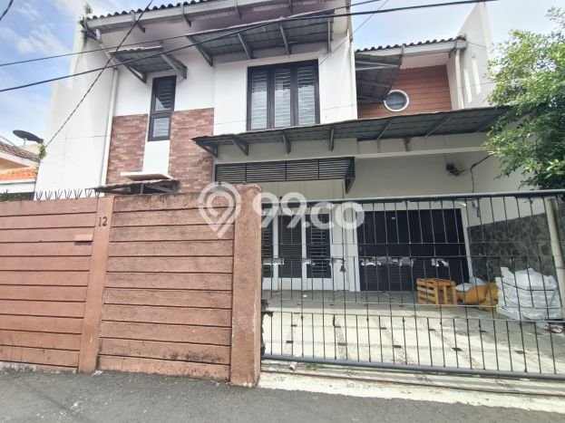 EXCLUSIVE OFFER! Rumah kawasan Tebet, 3 KM, Lingkungan Elite, LT 140m² LB 200m² EXCLUSIVE OFFER! Rumah kawasan Tebet, 3 KM, Lingkungan Elite, LT 140m² LB 200m²
