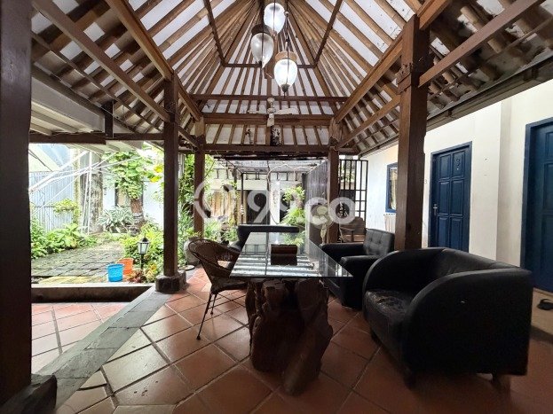 Ready to Use! Premium House LT 1071m2 Desain Elegan di Kemang Ready to Use! Premium House LT 1071m2 Desain Elegan di Kemang