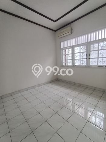 Lokasi terbaik! Rumah siap huni dikontrakkan di Tebet LB 300m2 Lokasi terbaik! Rumah siap huni dikontrakkan di Tebet LB 300m2