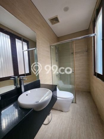 SPECIAL PRICE! Rumah area Tebet, 3 KT, Akses Mudah Pusat Kota, LT 140m² LB 200m² SPECIAL PRICE! Rumah area Tebet, 3 KT, Akses Mudah Pusat Kota, LT 140m² LB 200m²
