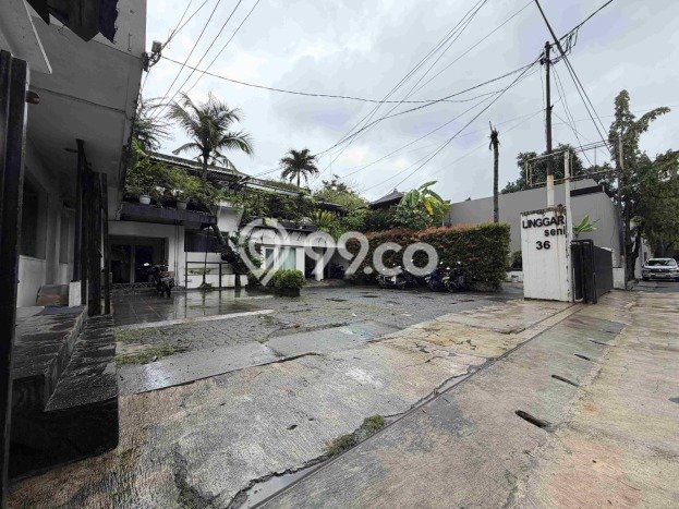 Ready to Use! Premium House LT 1071m2 Desain Elegan di Kemang Ready to Use! Premium House LT 1071m2 Desain Elegan di Kemang