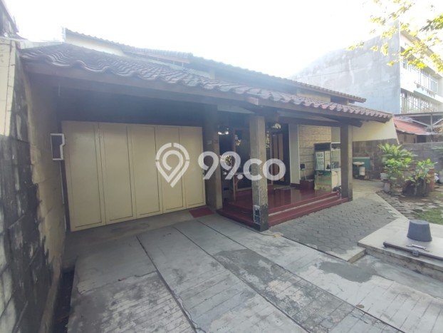 Rumah 4 KT 4 KM Semi Furnished di Rungkut, Dekat Mal, Surabaya Rumah 4 KT 4 KM Semi Furnished di Rungkut, Dekat Mal, Surabaya