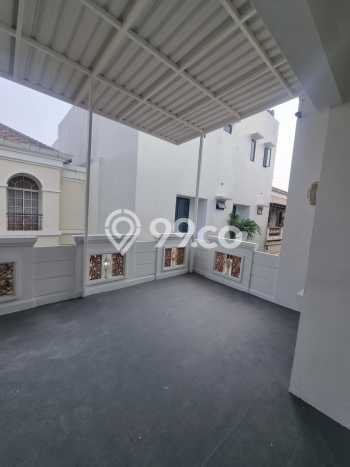 Rumah Nyaman di Pantai Indah Kapuk, Jakarta Utara, Luas 144m² Bangunan 295m² Rumah Nyaman di Pantai Indah Kapuk, Jakarta Utara, Luas 144m² Bangunan 295m²