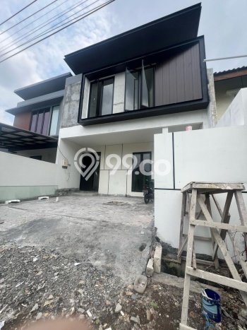 Rumah Lokasi Strategis di Pakuwon City, Surabaya, Luas 96m² LB 185m² Rumah Lokasi Strategis di Pakuwon City, Surabaya, Luas 96m² LB 185m²