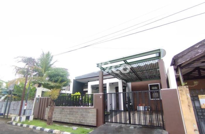 Jual Rumah Mewah Megah Dengan View Eksklusif di Darmo permai, Surabaya Jual Rumah Mewah Megah Dengan View Eksklusif di Darmo permai, Surabaya