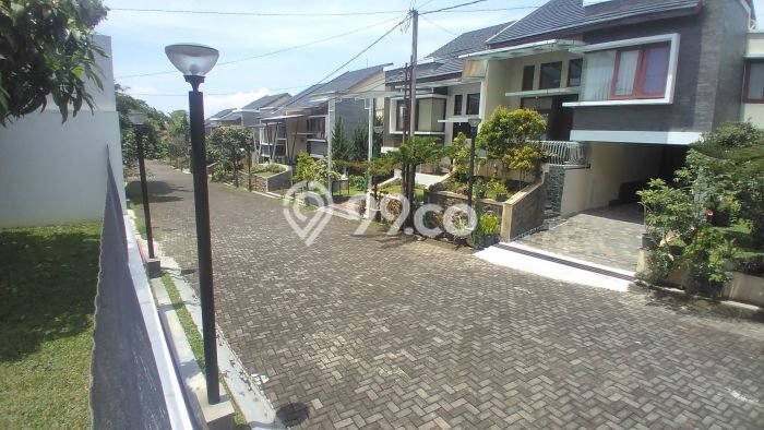 Rumah Mewah Dijual LT 331m2 di Cileunyi, Bandung Rumah Mewah Dijual LT 331m2 di Cileunyi, Bandung