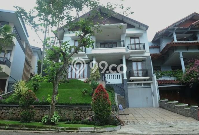 Rumah Elit Modern Tanpa Renovasi di Dago Pakar Bandung Rumah Elit Modern Tanpa Renovasi di Dago Pakar Bandung