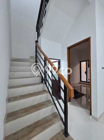 Rumah Elit LB 160m2 Siap Pakai Desain Elegan di Pondok Kelapa, Jakarta Timur Rumah Elit LB 160m2 Siap Pakai Desain Elegan di Pondok Kelapa, Jakarta Timur