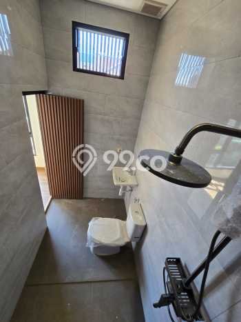 Rumah Luxury Modern Tanpa Renovasi di Rawamangun Jakarta Timur Rumah Luxury Modern Tanpa Renovasi di Rawamangun Jakarta Timur